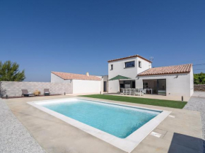 Villa with air conditioning and heated private swimming pool in enclosed garden near Beaufort Beaufort